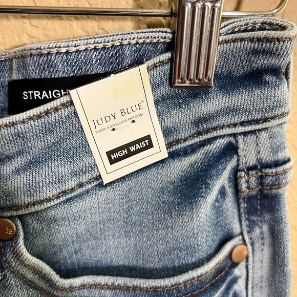 🆕 Judy Blue Light Wash Denim Jeans - Picture 4 of 7